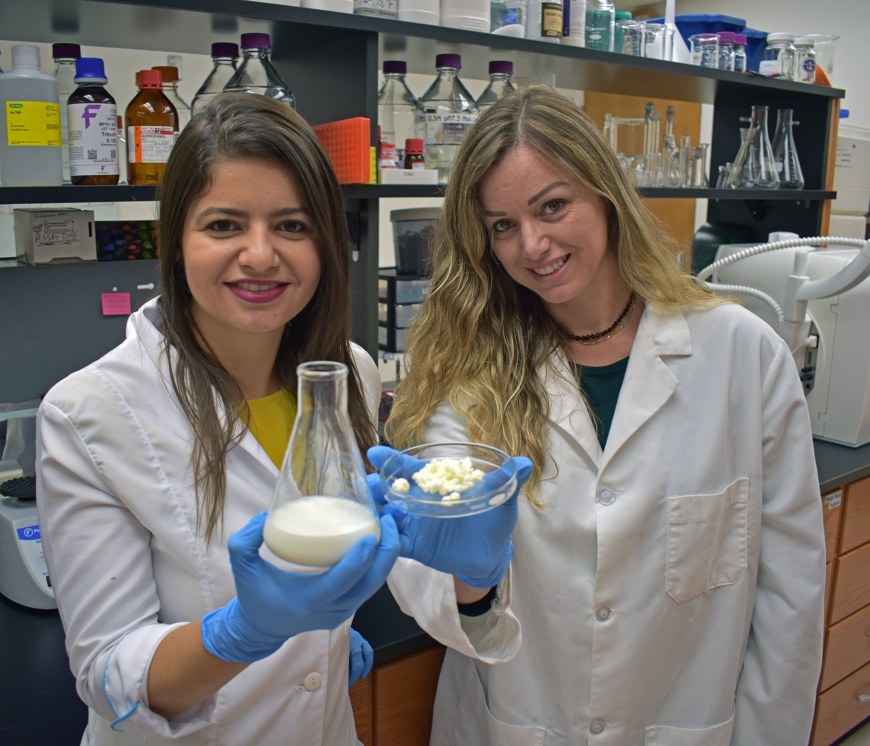 photo of Mirian Silva-Cutini and Dr. Vinicia Biancardi