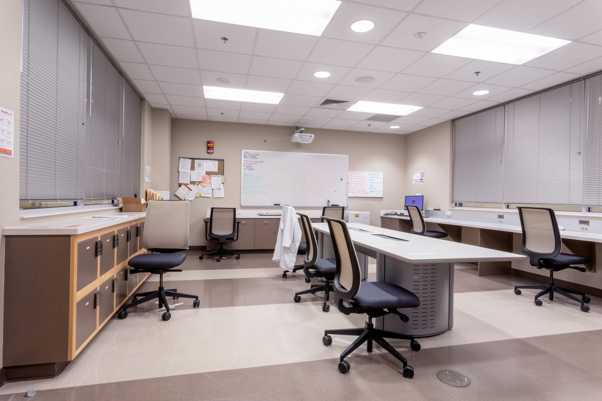 Small Animal Hospital Rounds Room